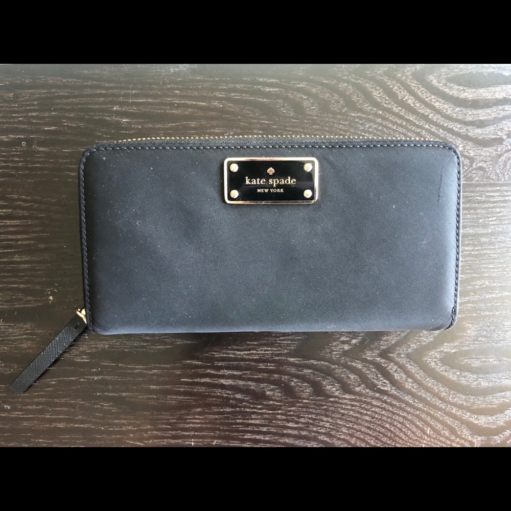 Kate Spade Zip Around Black wallet